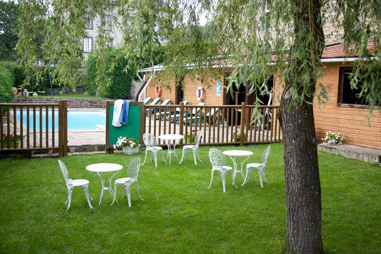 Logis Hotel Le Petit Breuil La Courtine Eksteriør billede