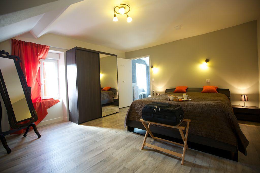 Logis Hotel Le Petit Breuil La Courtine Eksteriør billede